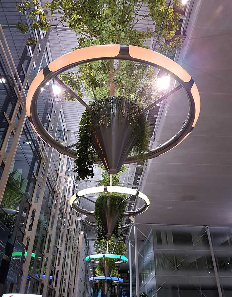 Structures lumineuses suspendues végétalisation des espaces urbains fleurissement gare d'Angers Atech